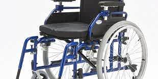 За инвалидами на коляске