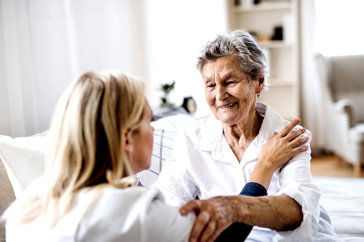 медицинский сотрудник пансионата